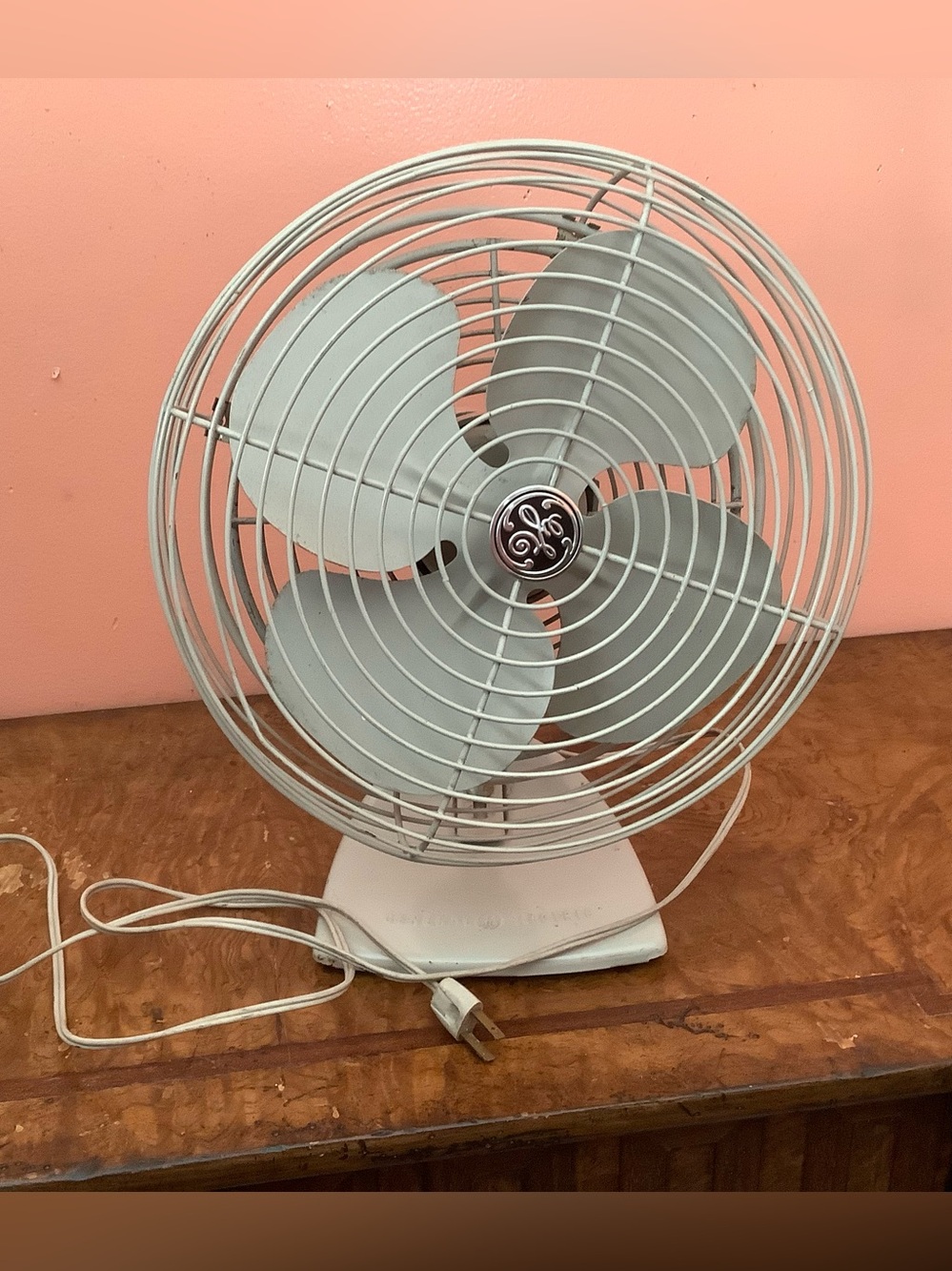 Vintage General Electric GE 12” Oscillating Table/ Wall Fan Md. F11PG10 USA Made